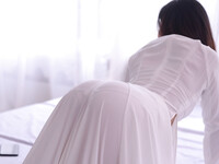 Em mẫu ruột nude cùng bộ trang phục áo dài