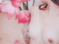 Em mẫu ruột nude cùng bộ trang phục áo dài