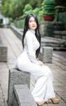 Em mẫu ruột nude cùng bộ trang phục áo dài