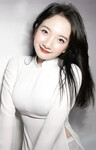 Em mẫu ruột nude cùng bộ trang phục áo dài