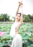 Em mẫu ruột nude cùng bộ trang phục áo dài