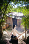 Em mẫu ruột nude cùng bộ trang phục áo dài