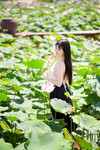 Em mẫu ruột nude cùng bộ trang phục áo dài