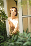 Nude bên cửa sổ