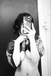 Em gái đã có chồng con vẫn đăng ảnh nude sexy lên mạng để gạ