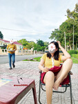 thả rong ngoài quán cafe vỉa hè