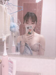 Nhà có đứa em gái mới lớn cứ thích phanh ngực thế này