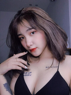 Em gái xăm trổ show hàng, đky kênh ib tui cho xem cơ thể nhó